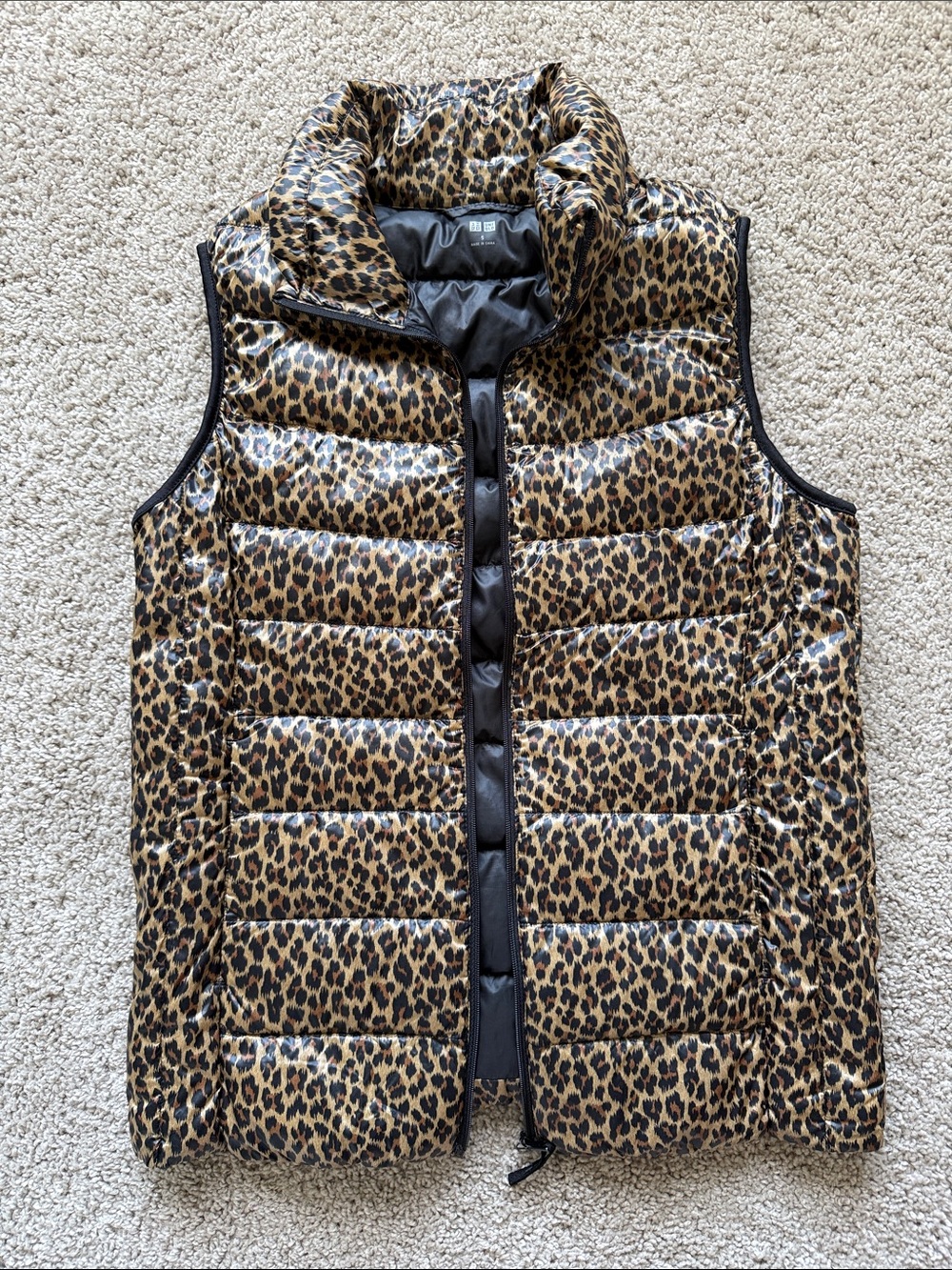 Uniqlo Leopard Print Puffer Vest with Pockets (size S)